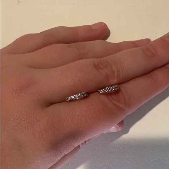 NWT pandora sparkling huggie hoop earrings in silver - Picture 7 of 9